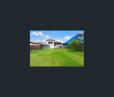 SPACIOUS 3 - 4 BEDROOM FAMILY HOME WITH CARPORT - Photo 5