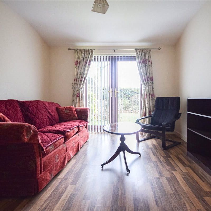 Well presented 1 Bedroom apartment to rent just to the south of the City with local amenities close by & excellent access to City centre & Addenbrookes Hospital. Single occupants only. Utility bills included at an additional cost. Furnished. - Photo 1
