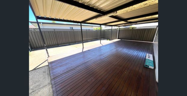 3 Bedroom Room House Ready to call Home! - Photo 1