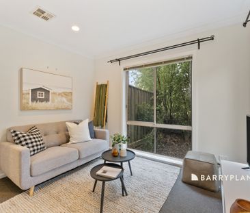 Brilliantly Presented Townhouse in a Prime Berwick Location - Photo 2