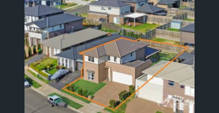 Exquisite 5 Bedroom Family Home in Box Hill For Rent - Photo 2