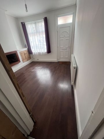 2 Bed Terraced House, Luther Street, LE3 - Photo 2