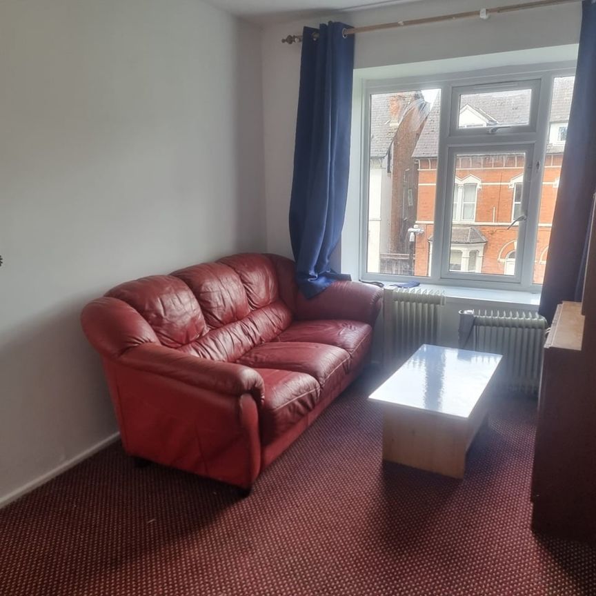 Studio Flat, York Road, B16 - Photo 1