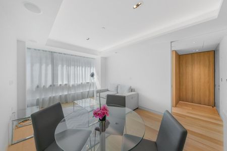 One bedroom apartment in Canaletto Tower, EC1V - Photo 2