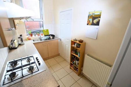 2 bedroom terraced house to rent - Photo 3