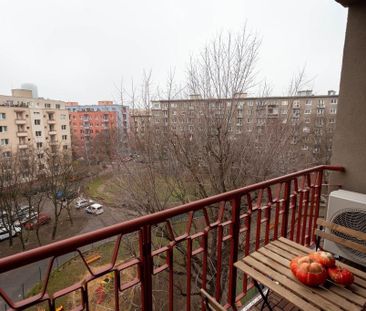 Krásny moderne zrekonštruovaný, zariadený 2 izb. byt s loggiou, Kar... – Fotografia 3