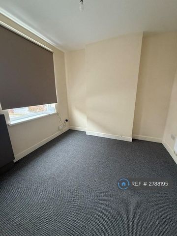 2 bedroom end of terrace house to rent - Photo 4