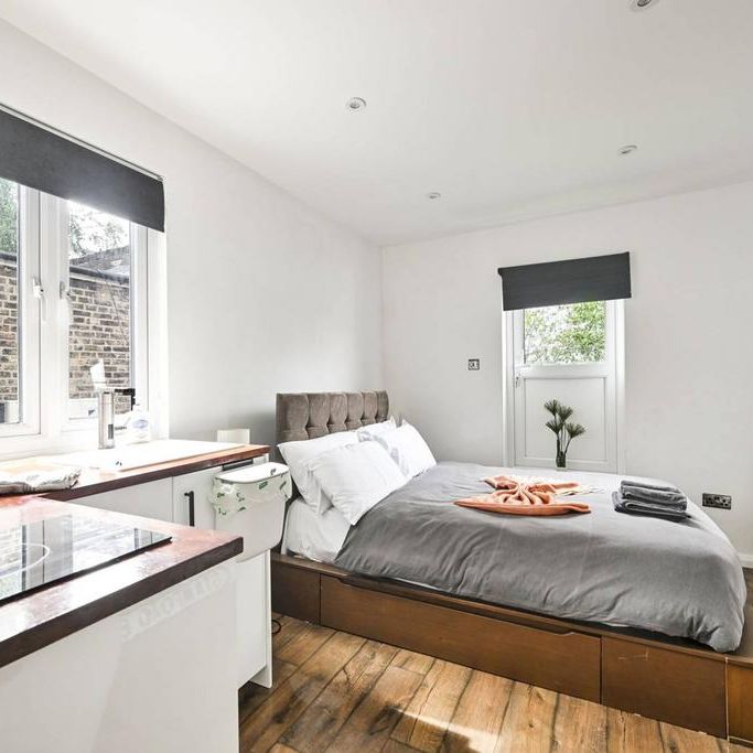 Studio to rent - Photo 1