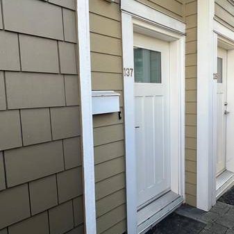 Townhouse for rent in North Vancouver - Photo 4