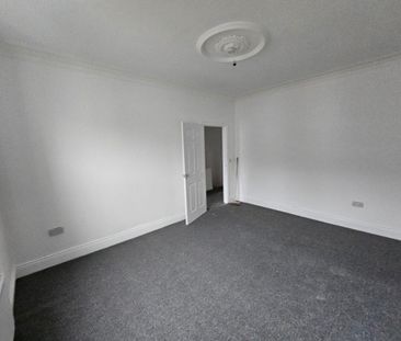 3 bedroom flat to rent - Photo 4