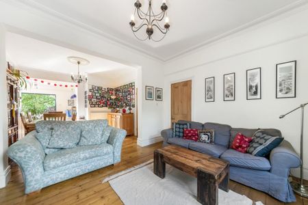 5 bedroom end of terrace house to rent - Photo 3