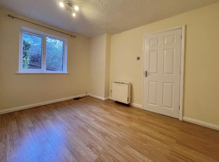 Flitcroft Lea, High Wycombe - Photo 2