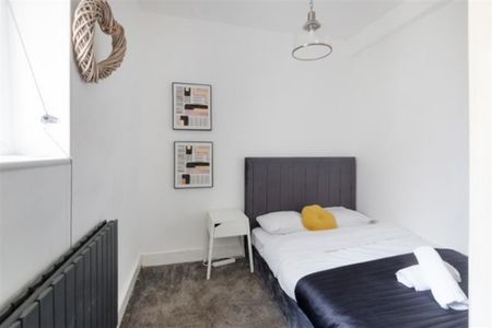 3 bedroom flat to rent - Photo 3