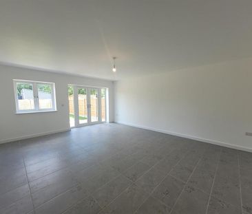 4 bedroom semi-detached house to rent - Photo 2