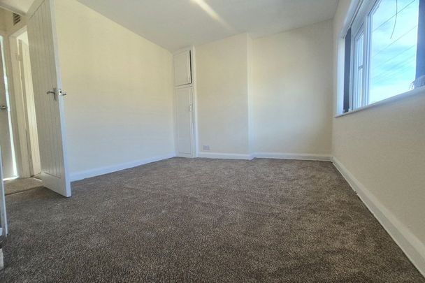Newstead Grove - Photo 1