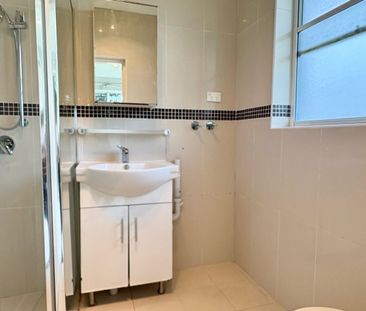 Bright 3-Bedroom House – Thornleigh - Photo 4