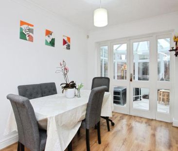 Located on this unique road in Bradley Stoke is this three bedroom ... - Photo 2