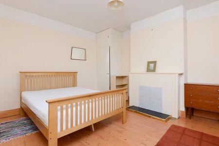 5 bedroom semi-detached house to rent - Photo 4