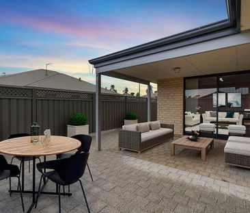 Unique family home on Ryhill Crescent! - Photo 3