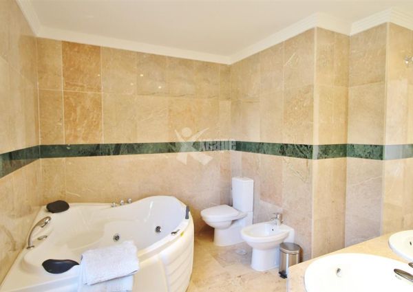 Luxury 2 bedrooms Penthouse Duplex for rent in Nueva Andalucia