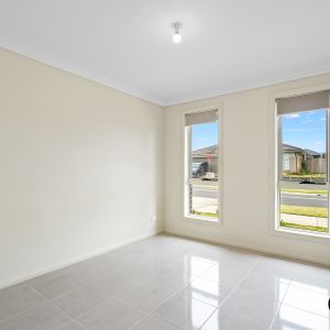 25A Ducros Street, Oran Park NSW 2570 - House For Rent | Domain - Photo 2
