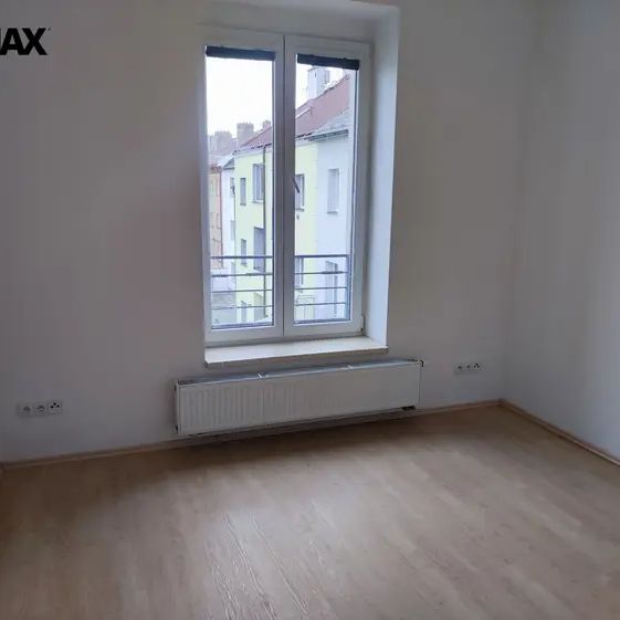 Exkluzivní pronájem pěkného cihlového bytu 2+kk -Pardubice-Jana Palacha - Fotografie 1