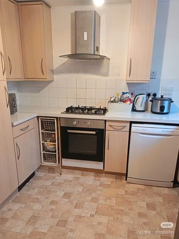 4 Bed Detached House, Morphou Rd, NW7 - Photo 5