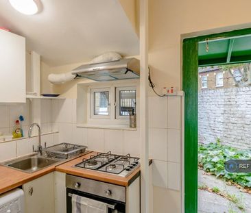 Studio to rent - Photo 5