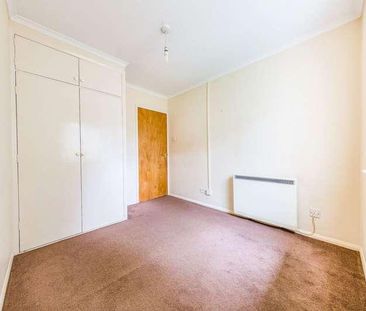 Greencroft, Clockhouse Road, Farnborough, GU14 - Photo 2