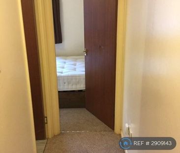 2 bedroom semi-detached house to rent - Photo 5