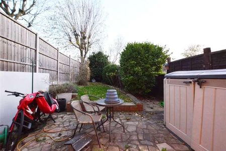 Dover Patrol, Kidbrooke, London, SE3 - Photo 3