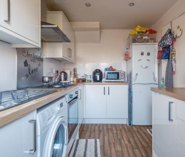 3 bedroom semi-detached house to rent - Photo 3