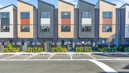 3 Bedroom, 2.5 Bathroom Modern Townhouse – Short-Term Stay (3 Months) - Photo 3