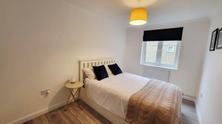 Caledonian Road, London - Photo 3