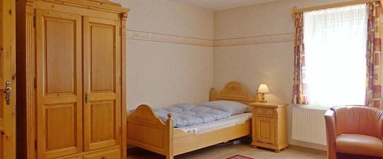 (EF0402_M) Dresden: Laubegast, kleines möbliertes Apartment mit WLAN, TV, Dusche und viel Nebengelass - Foto 1