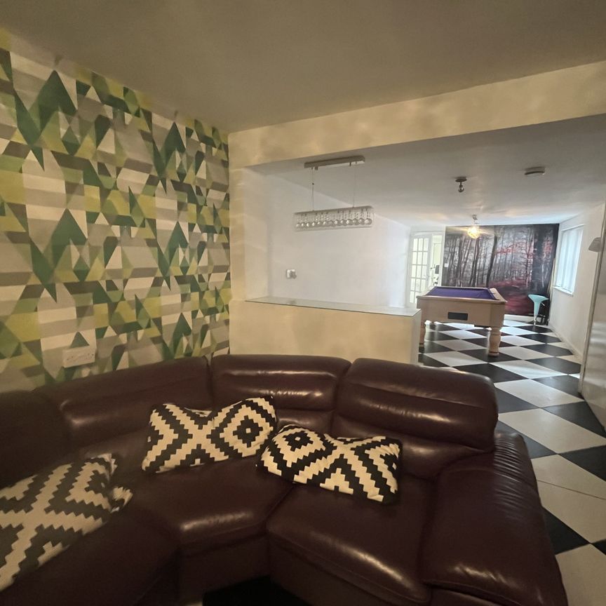 Bristol Road, Birmingham, Selly Oak - Photo 1