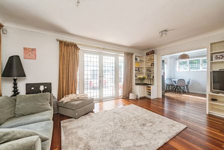 3 Bed Detached House, The Horse Close, RG4 - Photo 3