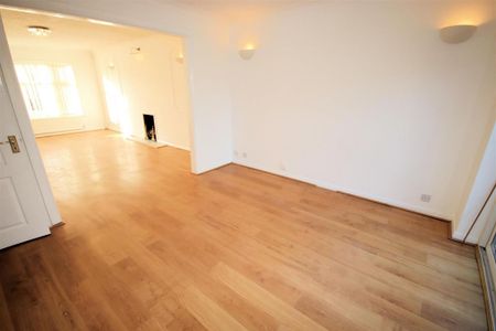 4 bedroom detached house to rent - Photo 2