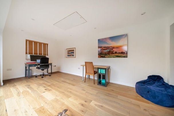 4 bedroom link detached house to rent - Photo 1