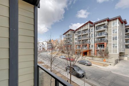 Stunning Views At Victory & Venture Condominiums In Bridgeland. - Photo 3