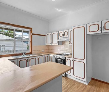 Central Convenience - Photo 5