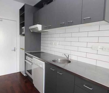 THE AUCKLANDER - GREAT PRIVATE BIG STUDIO APARTMENT - Photo 1