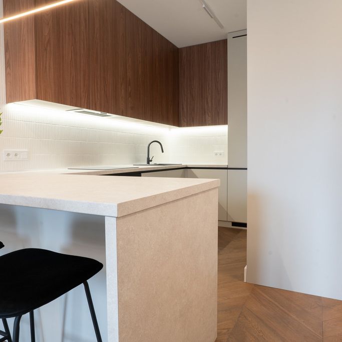 Mieszkanie na wynajem - Pierwsza Dzielnica - Zdjęcie 1