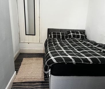 3 Bed Terraced House, Solihull Road, B11 - Photo 3