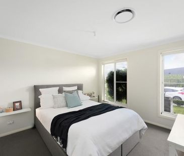Modern Family Home in Oran Park - Photo 2