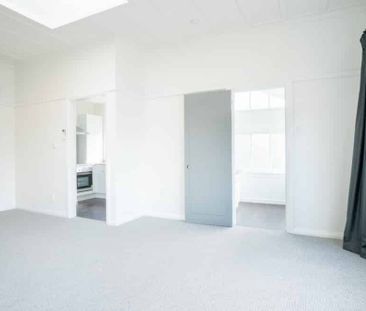 One bedroom, fantastic location! - Photo 1