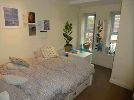 1 bedroom in a house share to rent - Photo 4