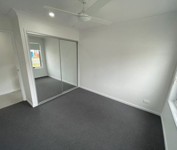 Stylish, Modern & Compact Family Home - Photo 3