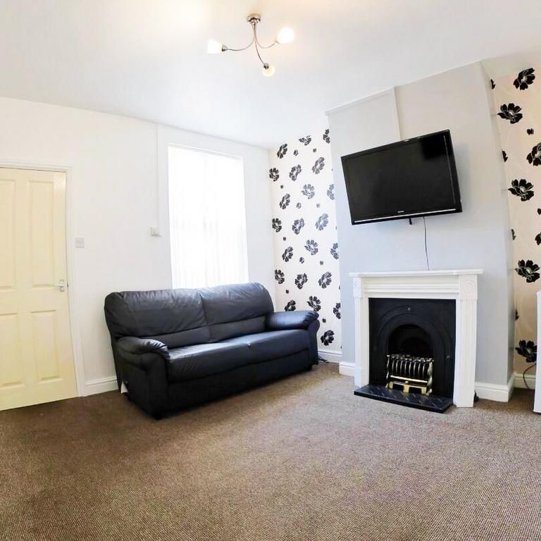 1 bedroom in a house share to rent - Photo 1