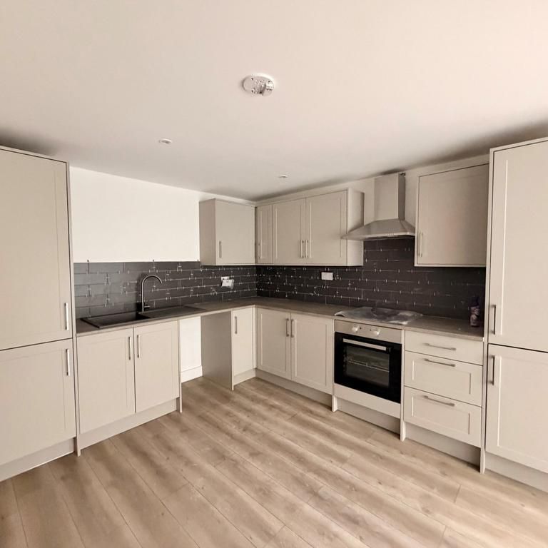 2 bedroom flat to rent - Photo 2